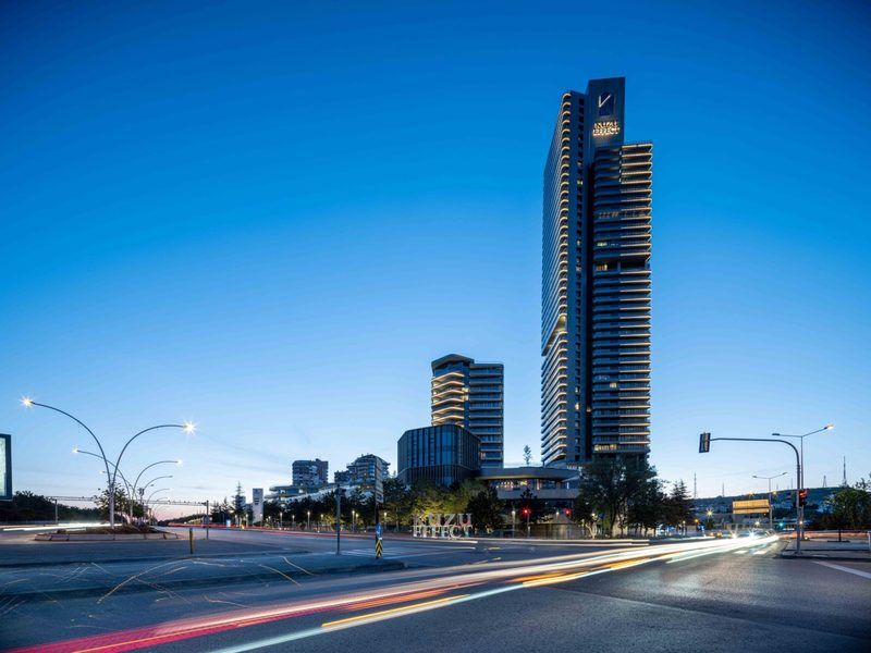 Kuzu Effect Mixed-Use Complex, Ankara, Turkey: street view of the tower at dusk